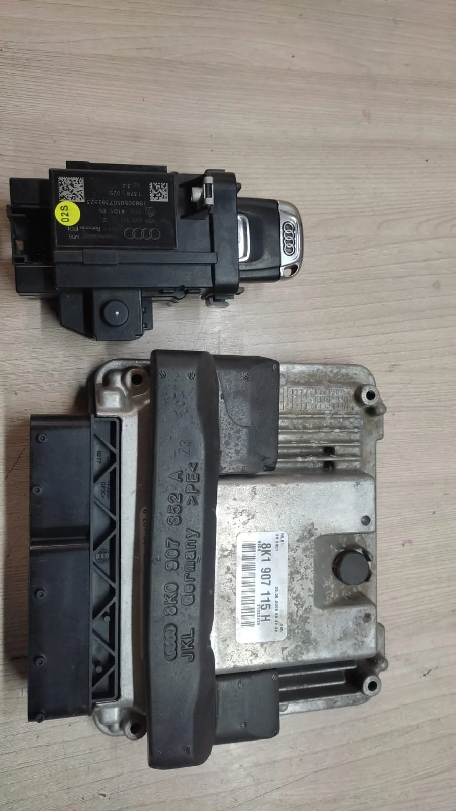 [Б/У] Блок управления двигателем CABB - + замок зажигания 8K0909131C + ключ 8K0959754CLTKE / унив [Код: 00331499 ]