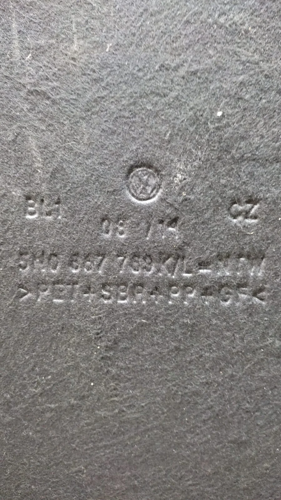 [Б/У] Полка багажника VW Tiguan [Код: 00321066 ]
