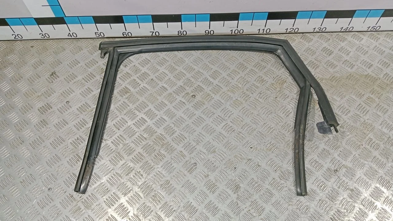 [Б/У] Уплотнитель стекла двери задней левой Audi A4 [Код: 00386921 ]