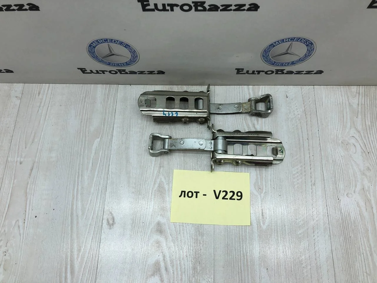 Ограничитель двери передней Mercedes W906