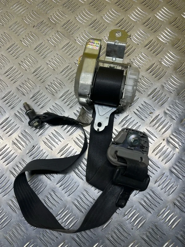 Ремень безопасности пиропатроном Nissan Navara (D40) 2004-2015 2007 Пикап