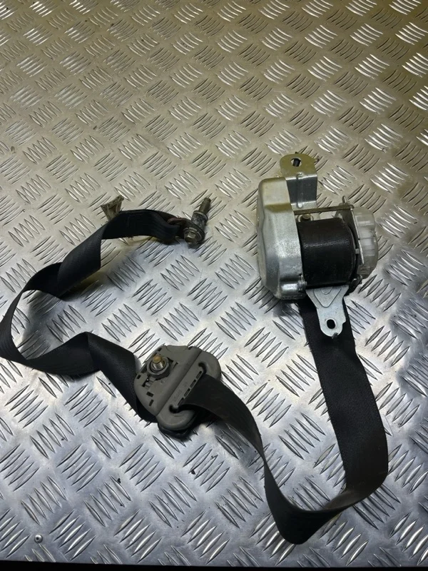 Ремень безопасности пиропатроном Nissan Navara (D40) 2004-2015 2007 Пикап