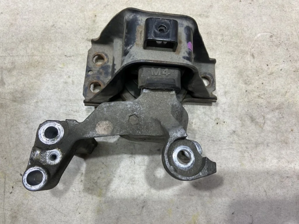 Опора двигателя Nissan Qashqai J10