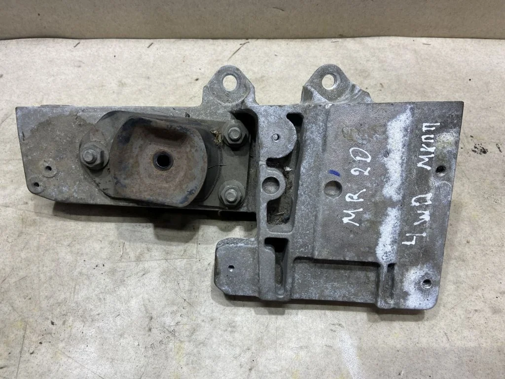 Кронштейн опоры КПП Nissan Qashqai J10