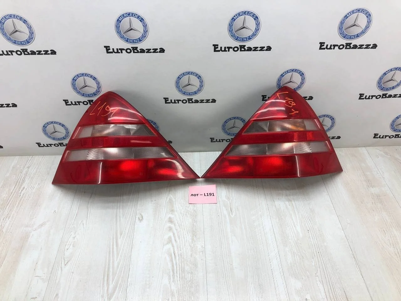 Фонари задние Mercedes R170