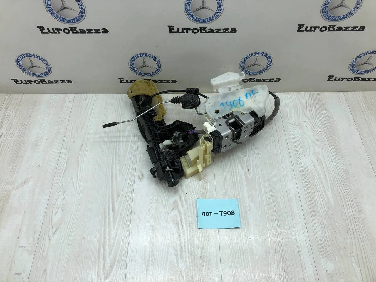 Замок двери передней левой Mercedes W218