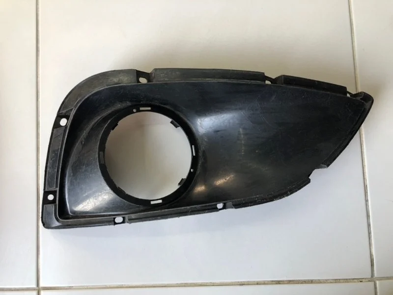 Рамка противотуманной фары правая Hyundai Ix35