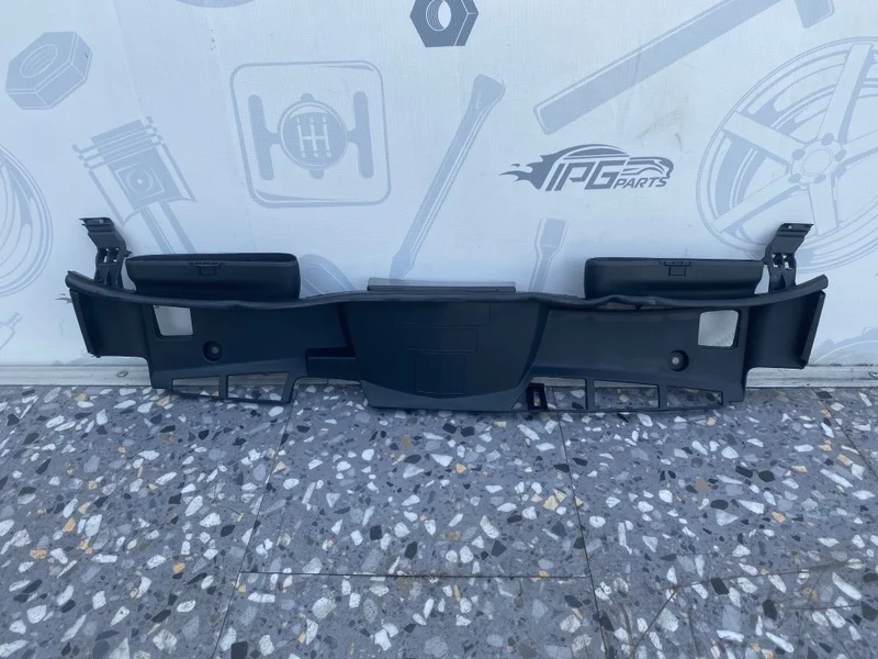 Воздуховод на передней панели Mercedes W212