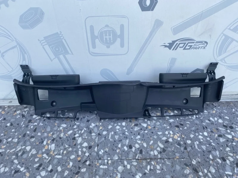 Воздуховод на передней панели Mercedes W212