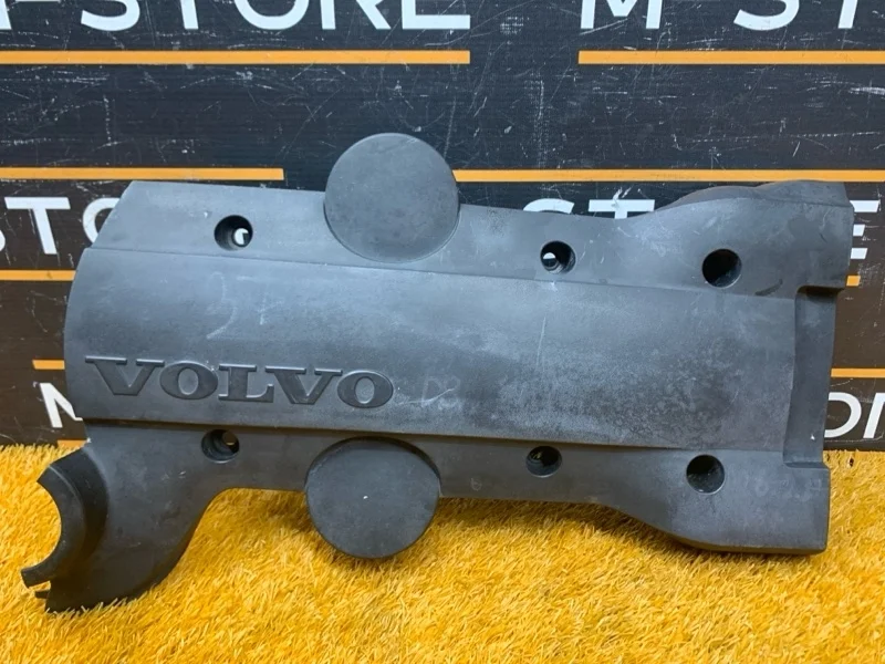 Крышка двигателя Volvo S40 MS68
