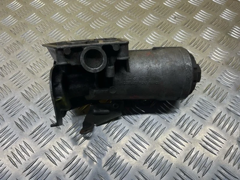Корпус масляного фильтра Volkswagen Passat (B6) 2005-2010 2008 045115389E 1.9 D