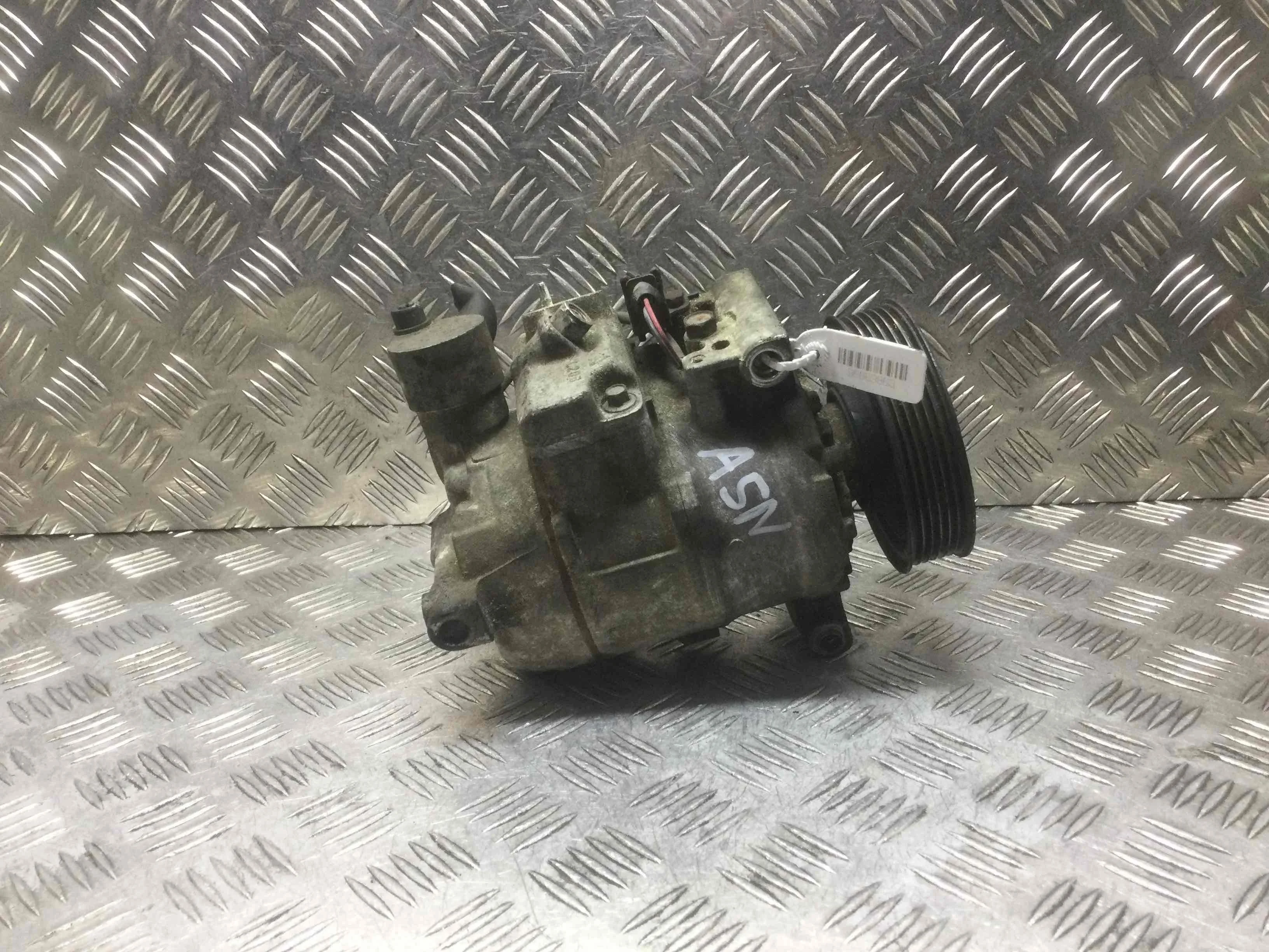 Компрессор кондиционера Audi A4 B6 (2000-2005) бензин 3.0 i Вариатор Седан