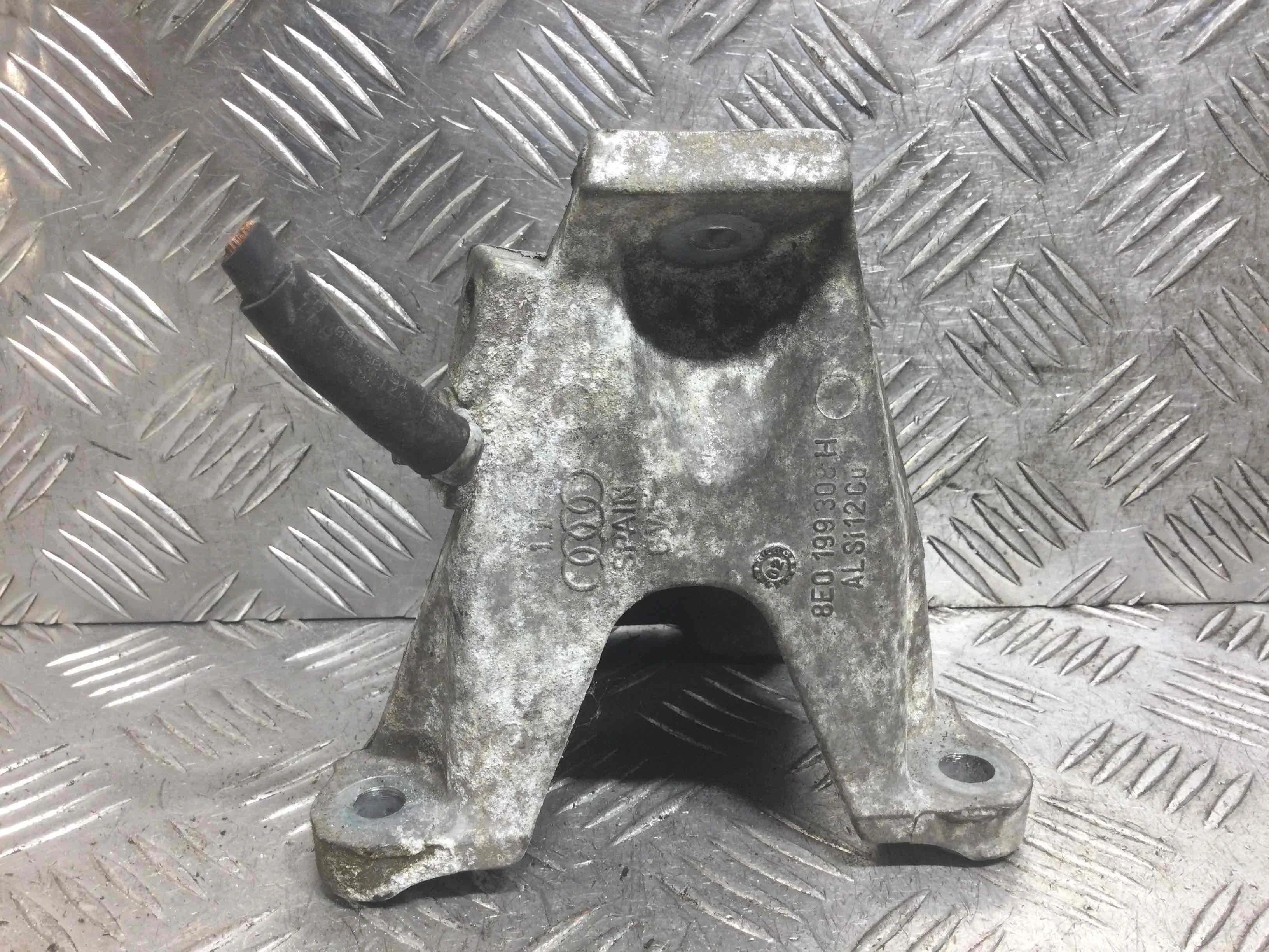 Кронштейн двигателя Audi A4 B6 (2000-2005) бензин 2.4 i Вариатор Х/б