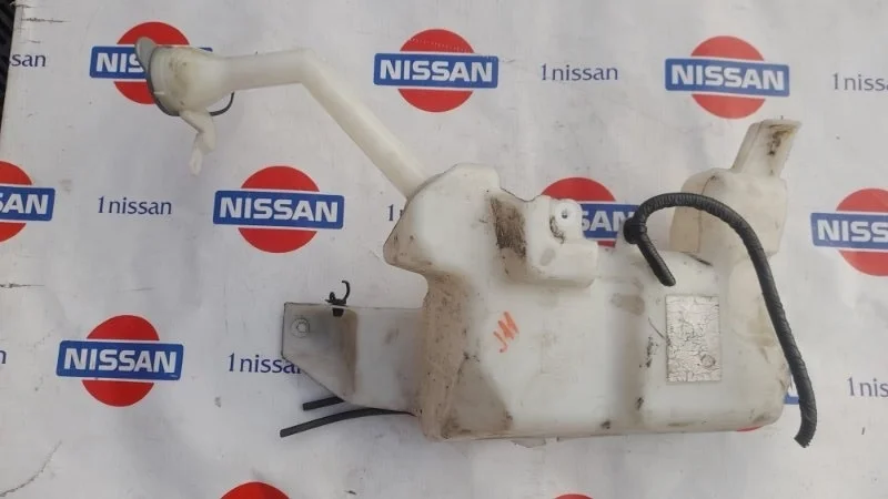 Бачок стеклоомывателя Nissan Qashqai 2015 289104EA0A J11 R9M, передний