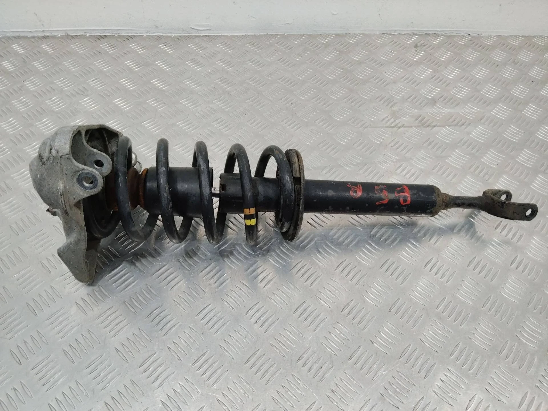 амортизатор передний Volkswagen Passat B5