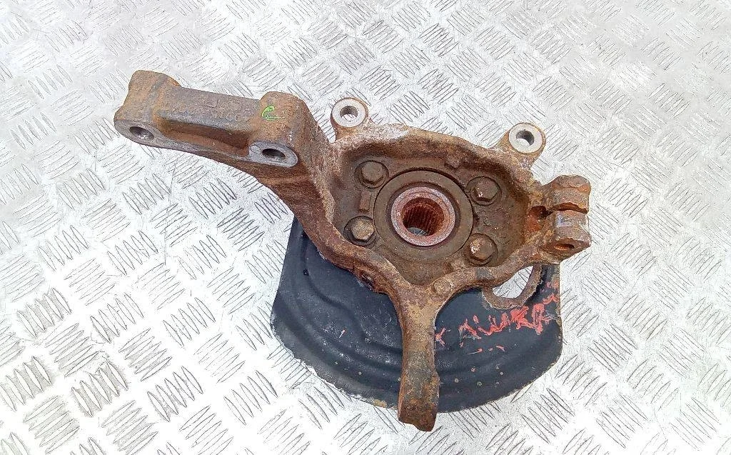 кулак левый Nissan Qashqai 1 поколение