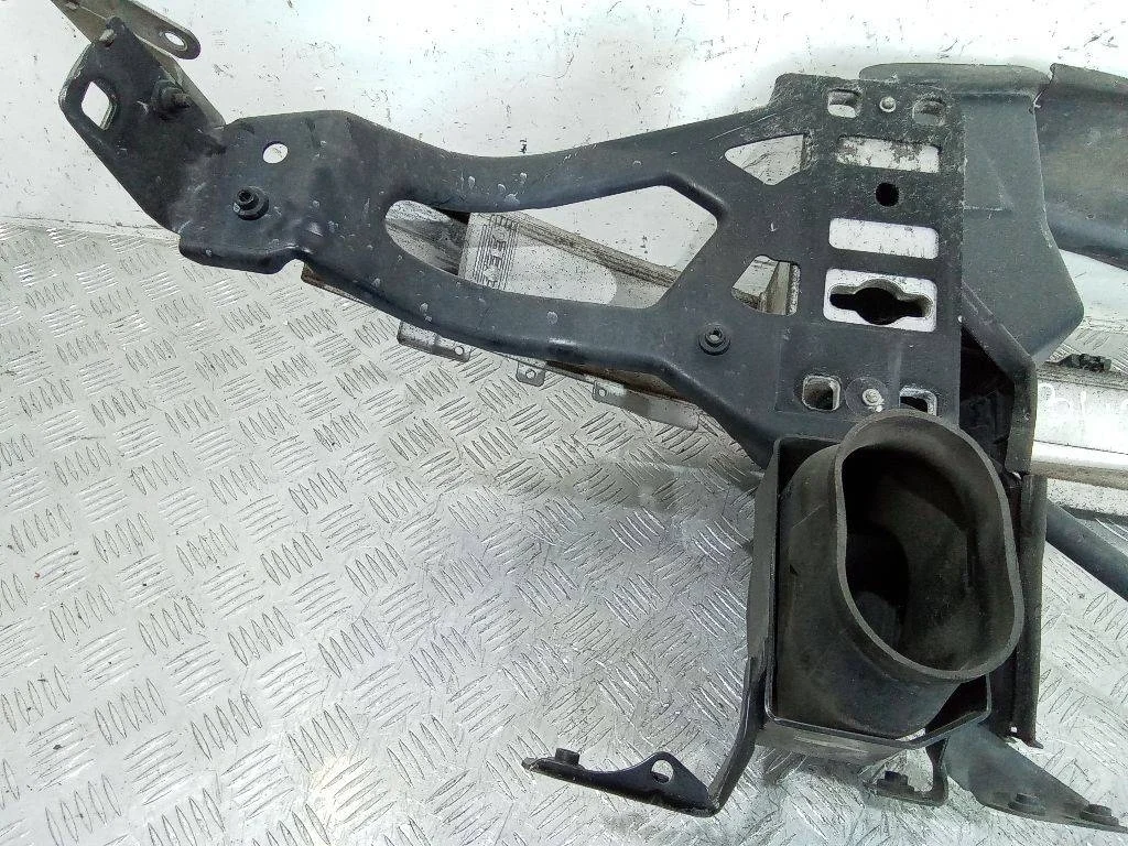 крепление фары (кронштейн фары) правой BMW 5 E60/E61