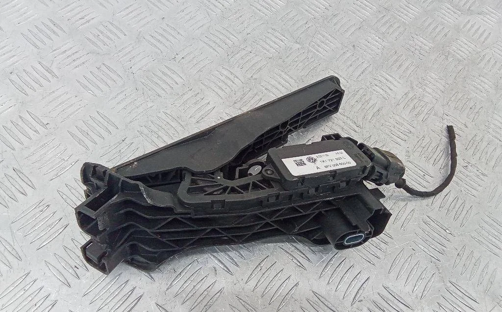 педаль газа Volkswagen Passat B6