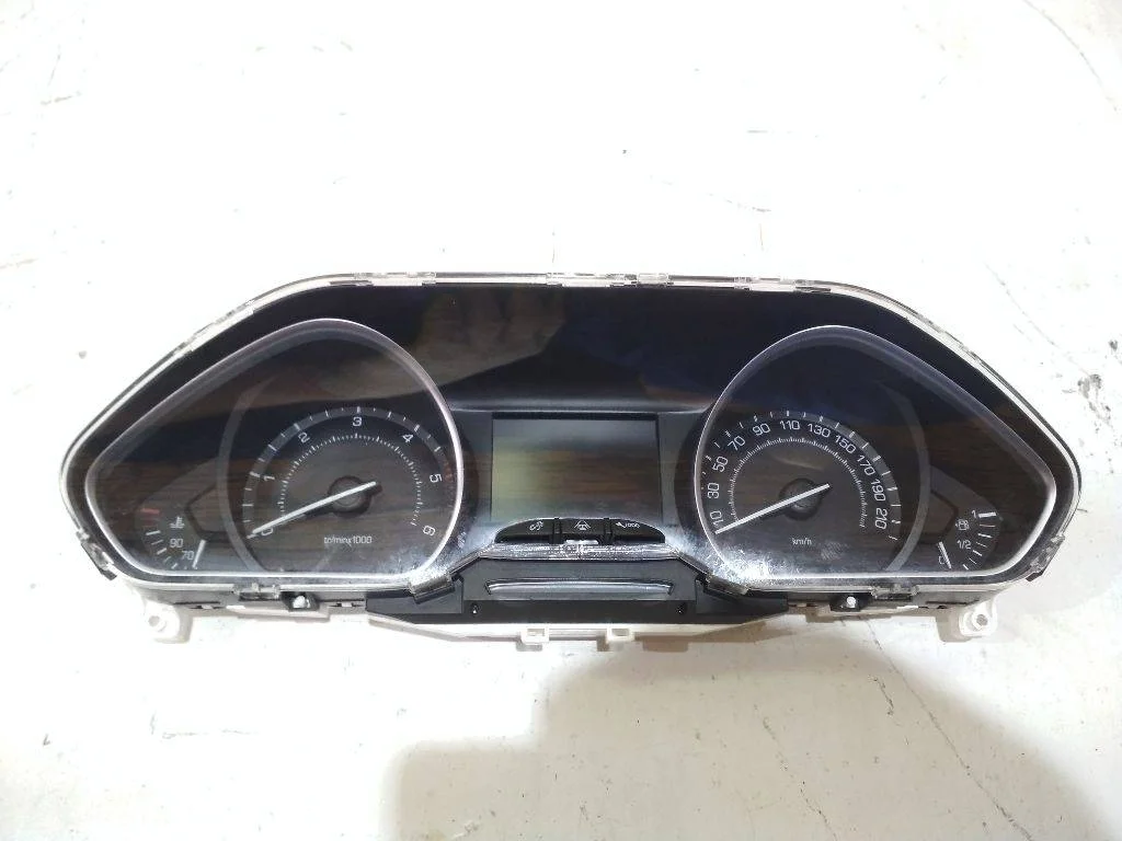 панель приборов (щиток) Peugeot 208 1 поколение