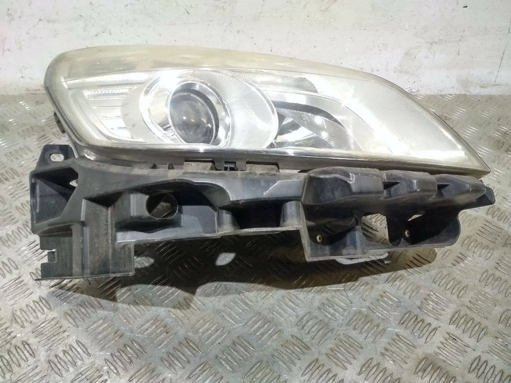 крепление фары (кронштейн фары) правой Renault Scenic 2 поколение [рестайлинг]