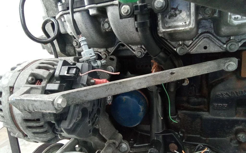 кронштейн генератора Renault Clio 3 поколение