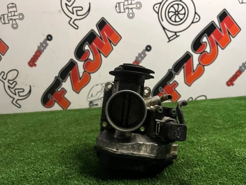 Дроссельная заслонка Volkswagen Golf 030133064F MK4