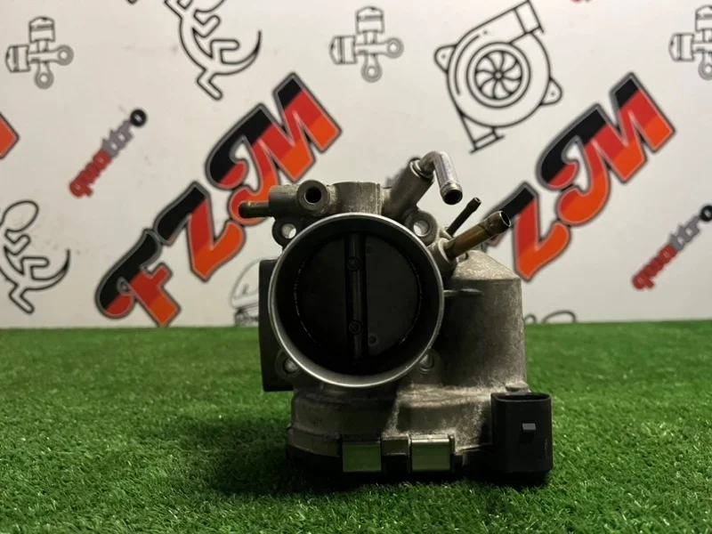 Дроссельная заслонка Audi A4 06B133062H B6