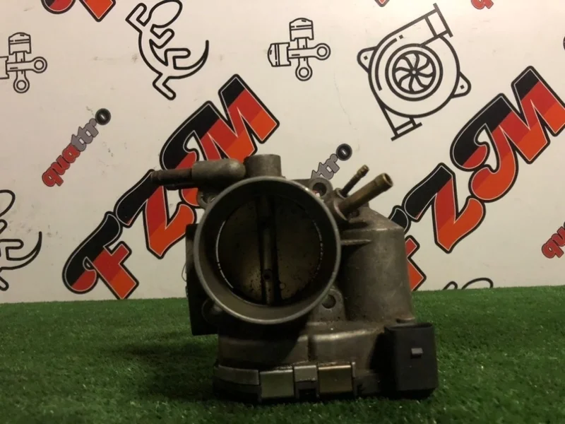 Дроссельная заслонка Audi A4 06B133062E B5
