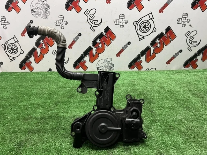 Маслоотделитель Volkswagen Golf 06H103495E