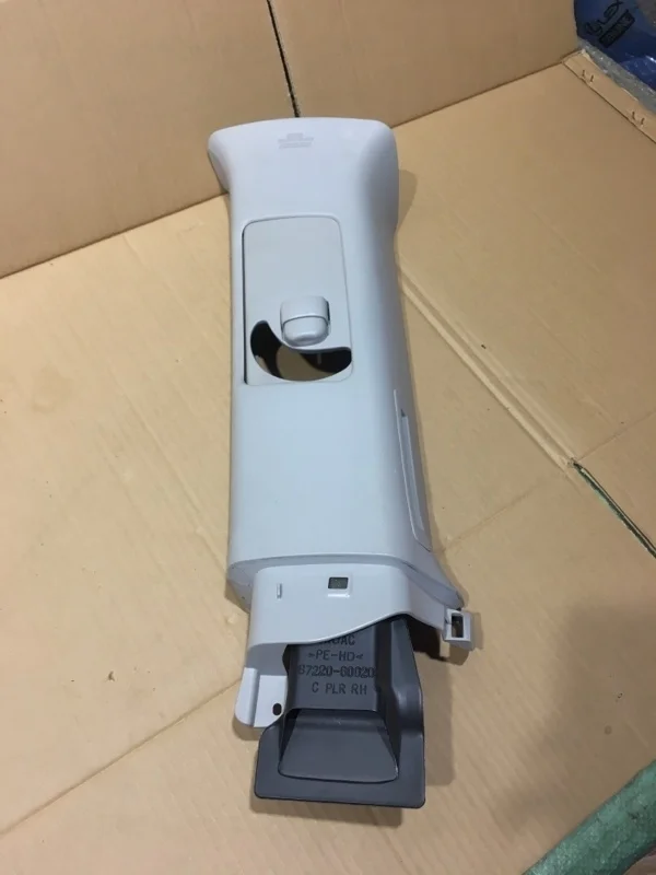 Обшивка стойки задней правой Toyota Land Cruiser 2015 6263860151B1 URJ200 1VD-FTV 4.5