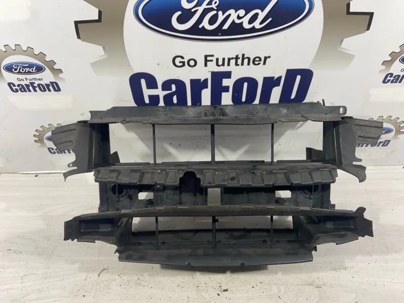 Воздухозаборник (жалюзи радиатора) Ford Kuga 2