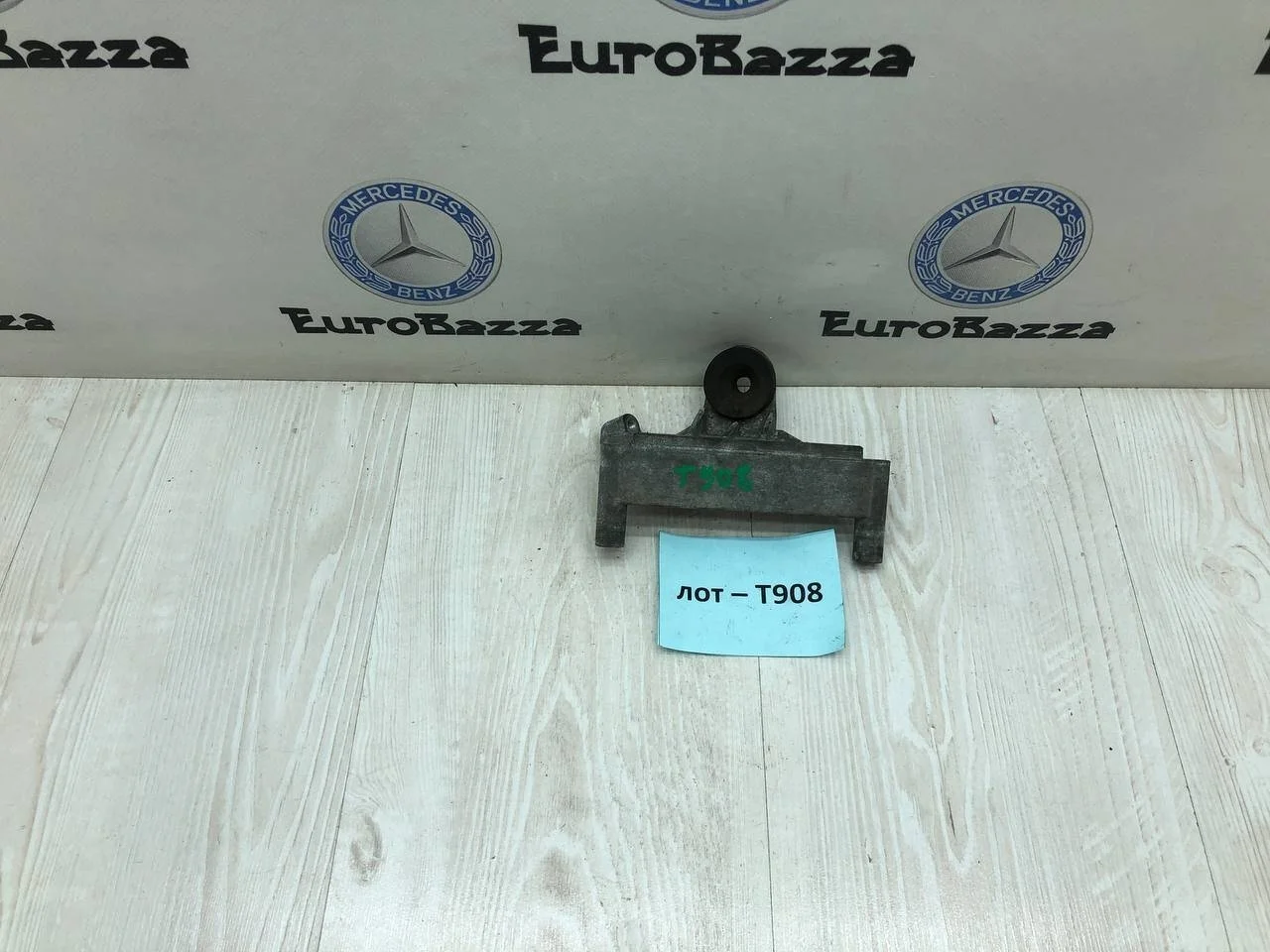 Кронштейн крышки ремня Mercedes Om642