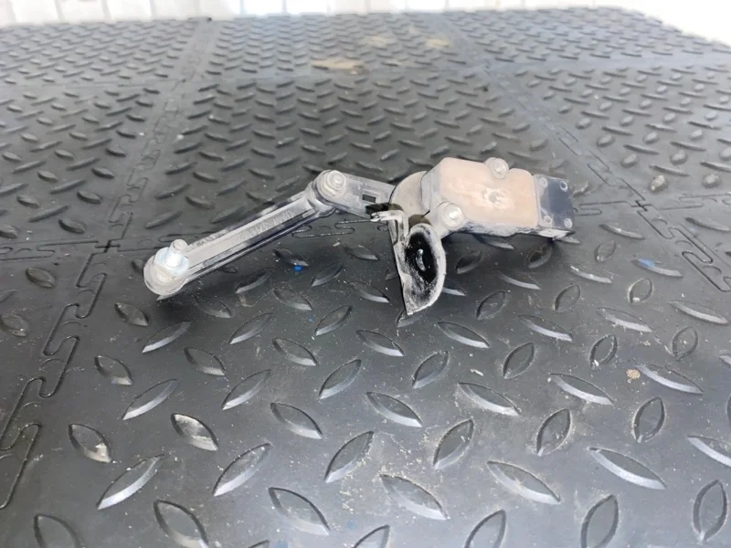 Датчик высоты дорожного просвета Bmw X6 37146867646 F86