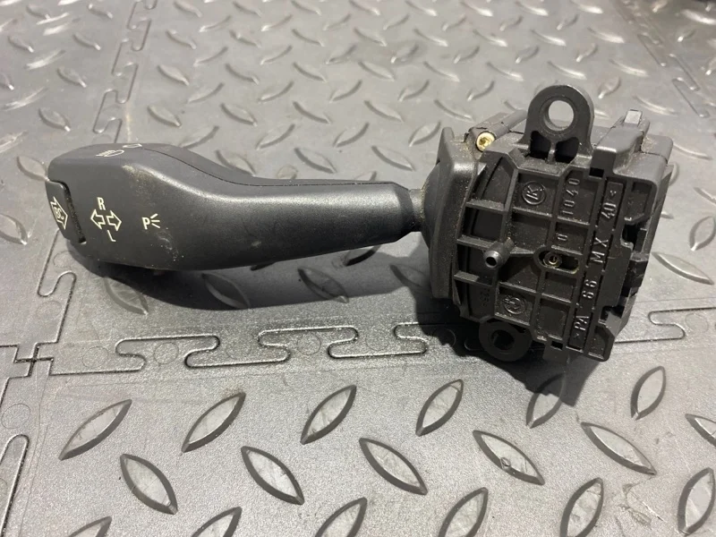 Подрулевой переключатель света Bmw 61318363668 E83