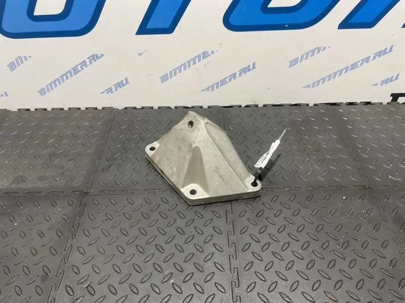 Кронштейн двигателя Bmw 7 22116775903 F01 N63B44A, левый