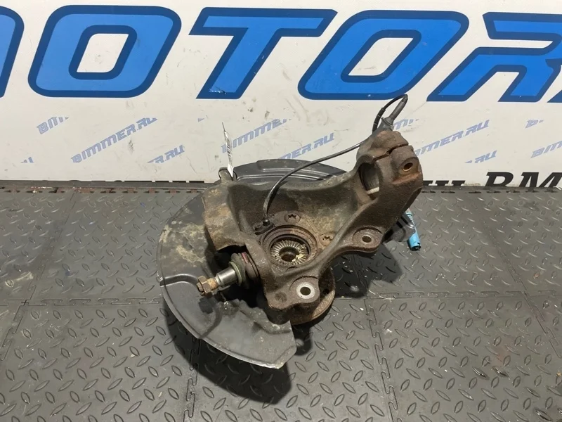 Кулак поворотный Bmw 31216788700 Е84 N55B30A, передний правый