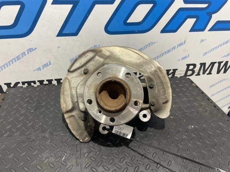 Кулак поворотный Bmw 31216792287 F30, передний левый