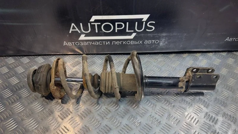 Стойка Renault Logan 1 2004-2016 543022344R 1.6 K7M710, правая