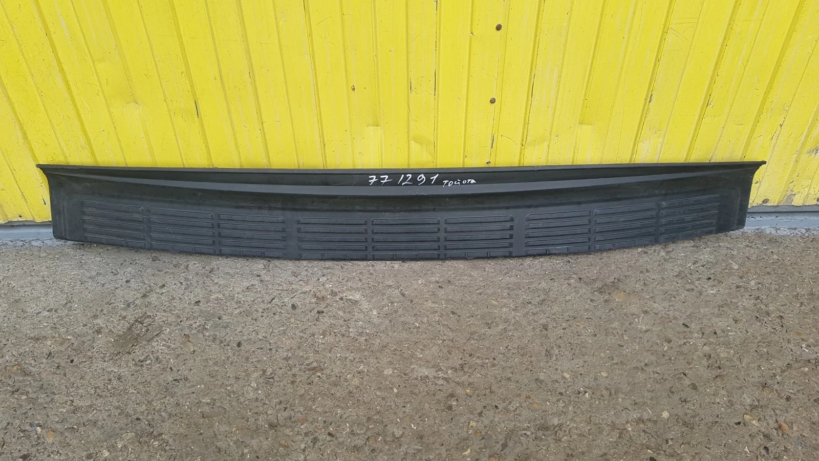 накладка на бампер задняя TOYOTA LAND CRUISER 11, 200 UZJ200 VDJ200 Задний  5216260040 2007-2021 (контрактная запчасть)