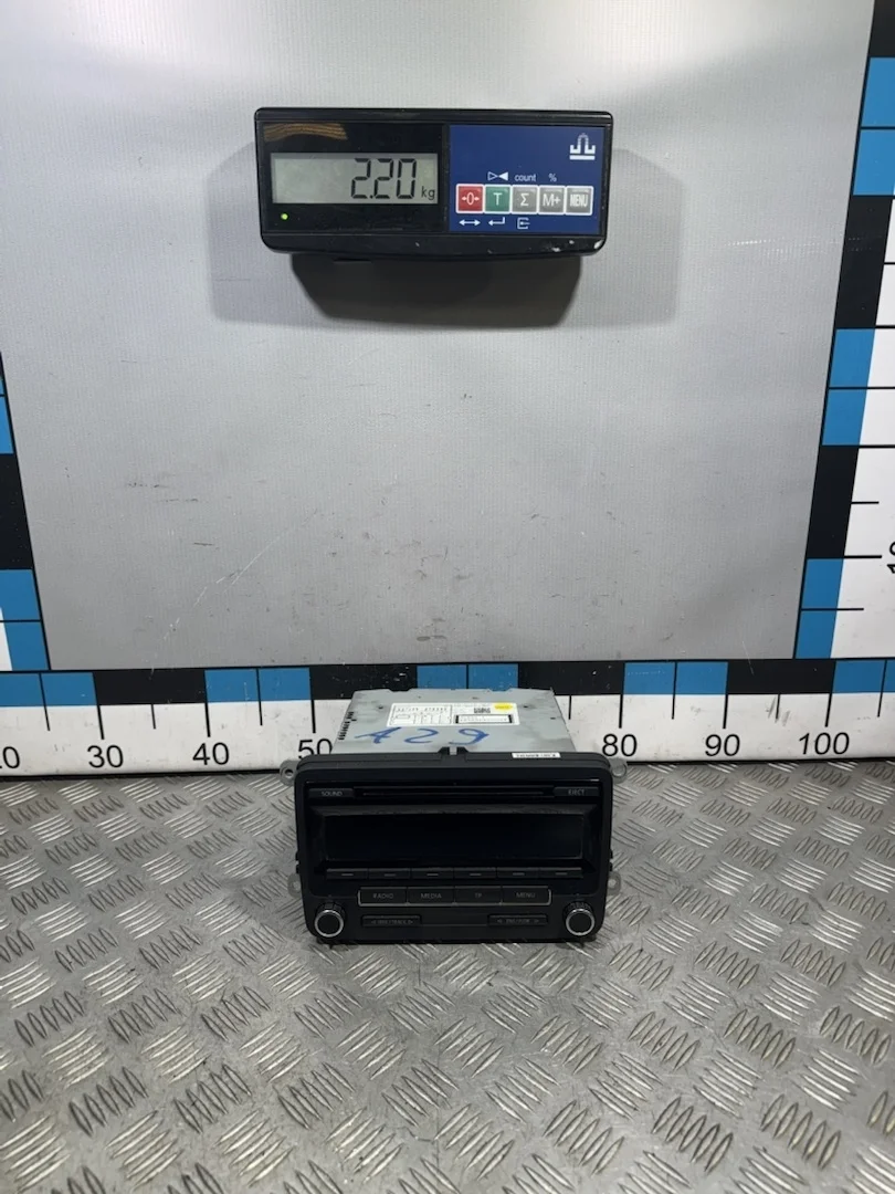 [Б/У] Магнитола VW Passat B7, New Beetle, Jetta [Код: 00443838 ]