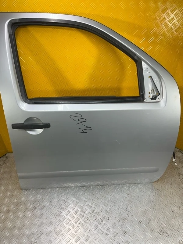 Стекло двери передней правой Nissan Navara (D40) 2004-2015 2012 Пикап