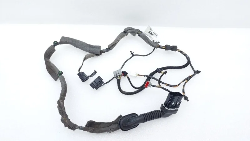 Проводка двери Ford Focus 2012 CB8