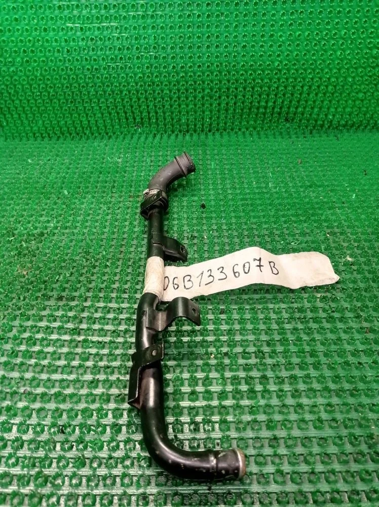 Трубка картерных газов VW Passat 06B133607B Passat B5 (1996—2001) В наличии