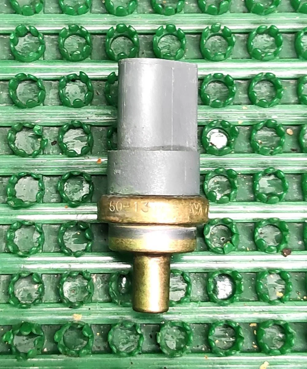 Датчик температуры 06A919501A Passat B5 рестайлинг (2000—2005) В наличии