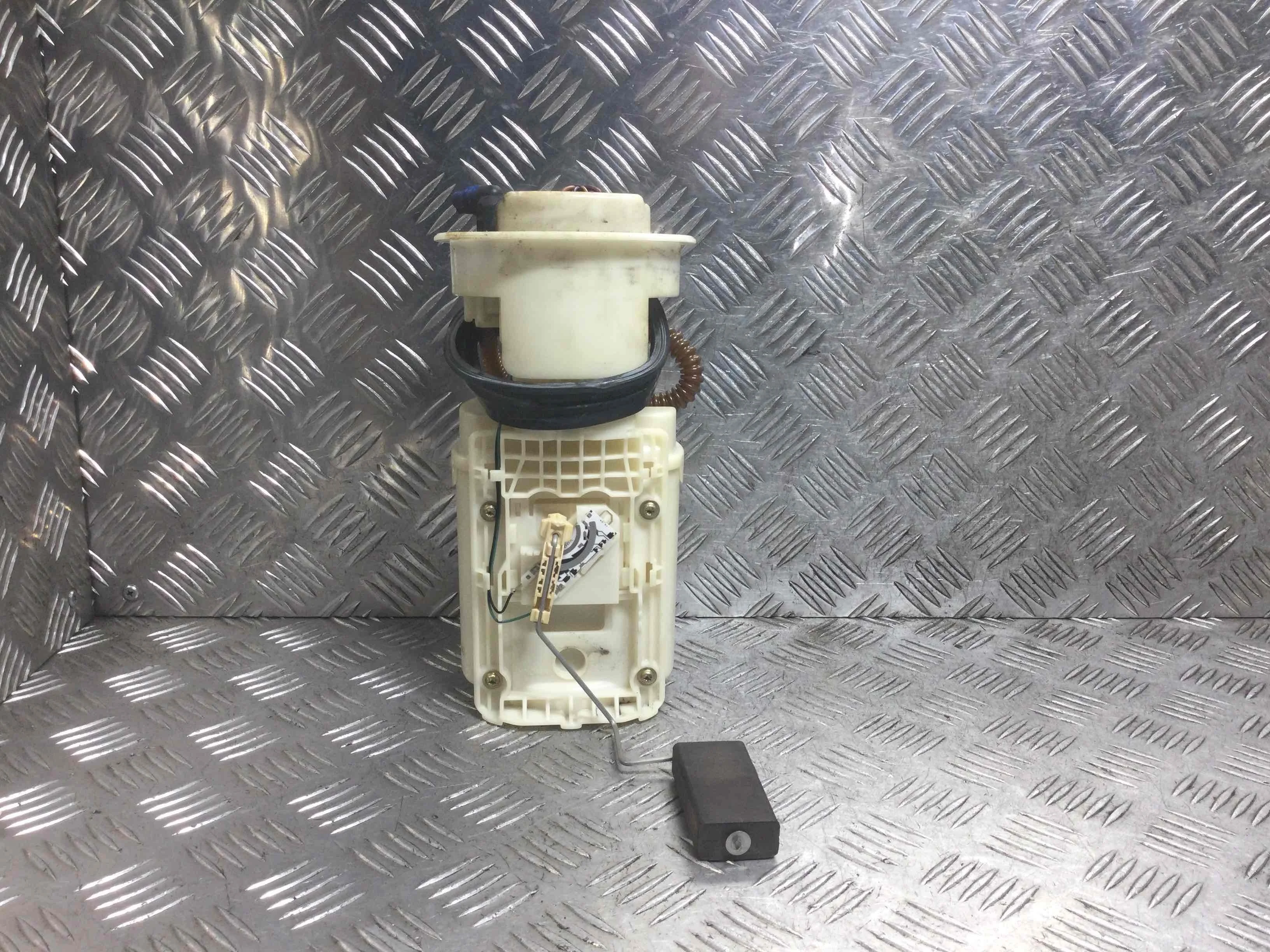 Насос топливный Volkswagen Golf 4 поколение (1997-2004) бензин 1.4 i Механика Х/б