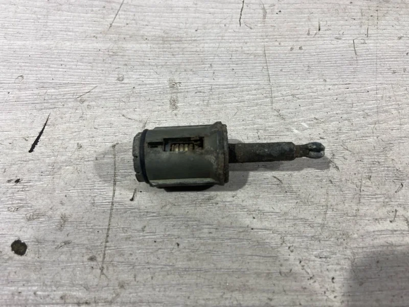 Личинка замка капота Ford Focus 1 (98-05) СЕДАН