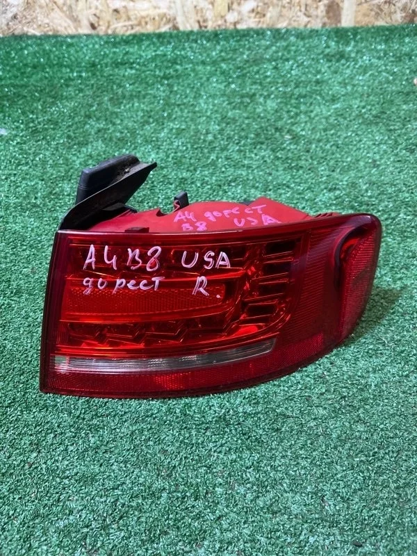 Фонарь в крыло Audi A4 B8