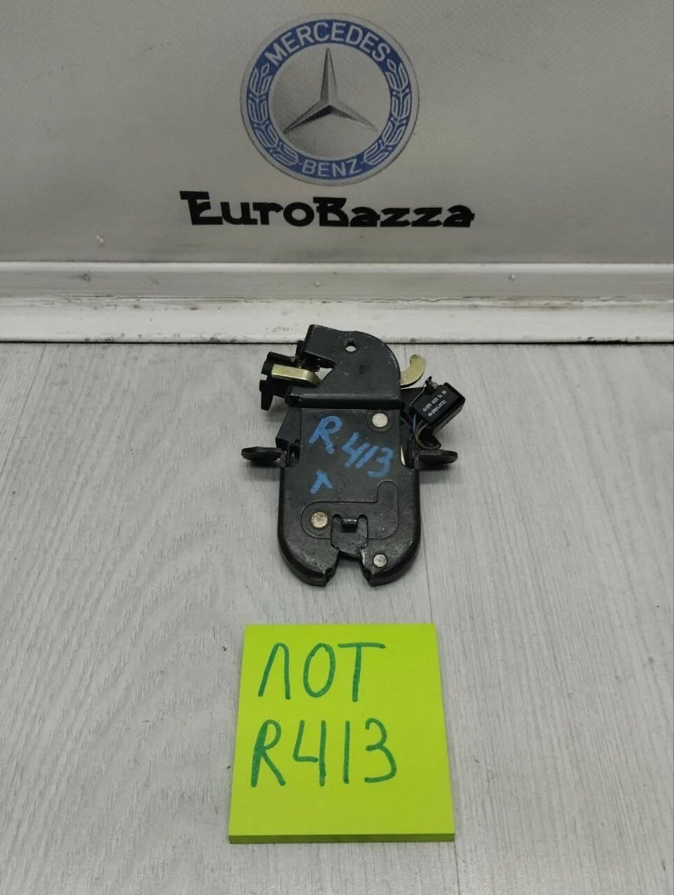 Замок крышки багажника Mercedes R170