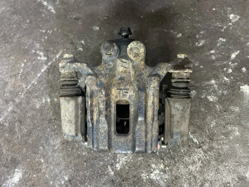 Суппорт задний правый Nissan Pathfinder (R51M) 2004-2013 2008 44011EB30A ВНЕДОРОЖНИК 2.5 D YD25DDTI