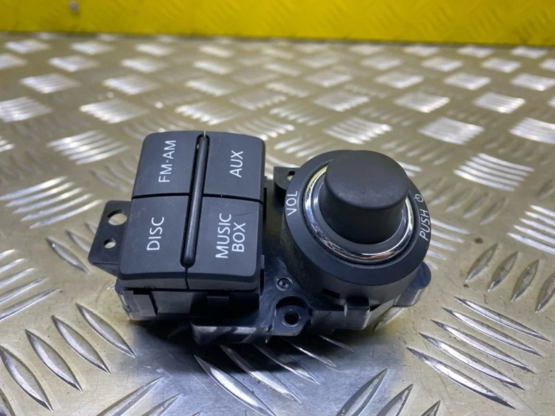 Блок управления магнитолой Nissan Navara (D40) 2004-2015 2010 Пикап